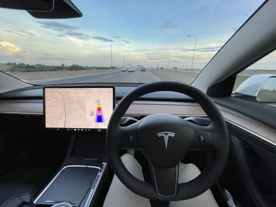Tesla Autopilot 2023 คืออะไร ไม่ต้องซื้อ EAP ใช้งานได้ไหม