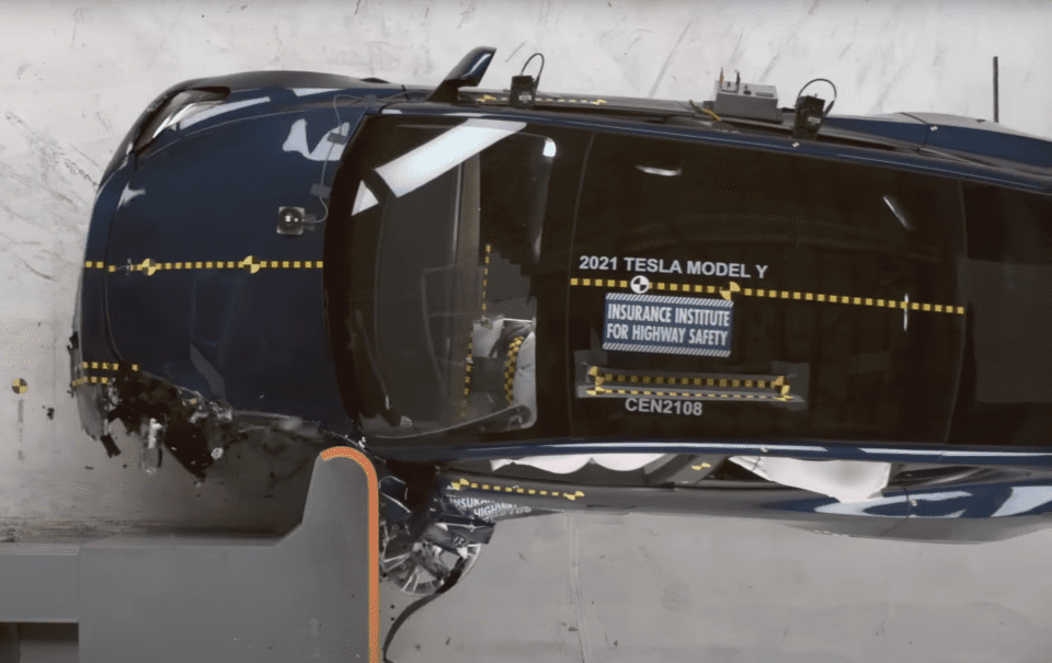 Crash eva Tesla model Y 2