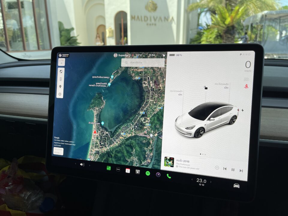 Tesla touch screen